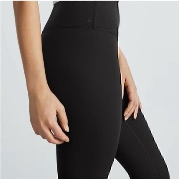 NEW Everlane The Perform Renew Cropped Legging Black Small 25” - Picture 3 of 6